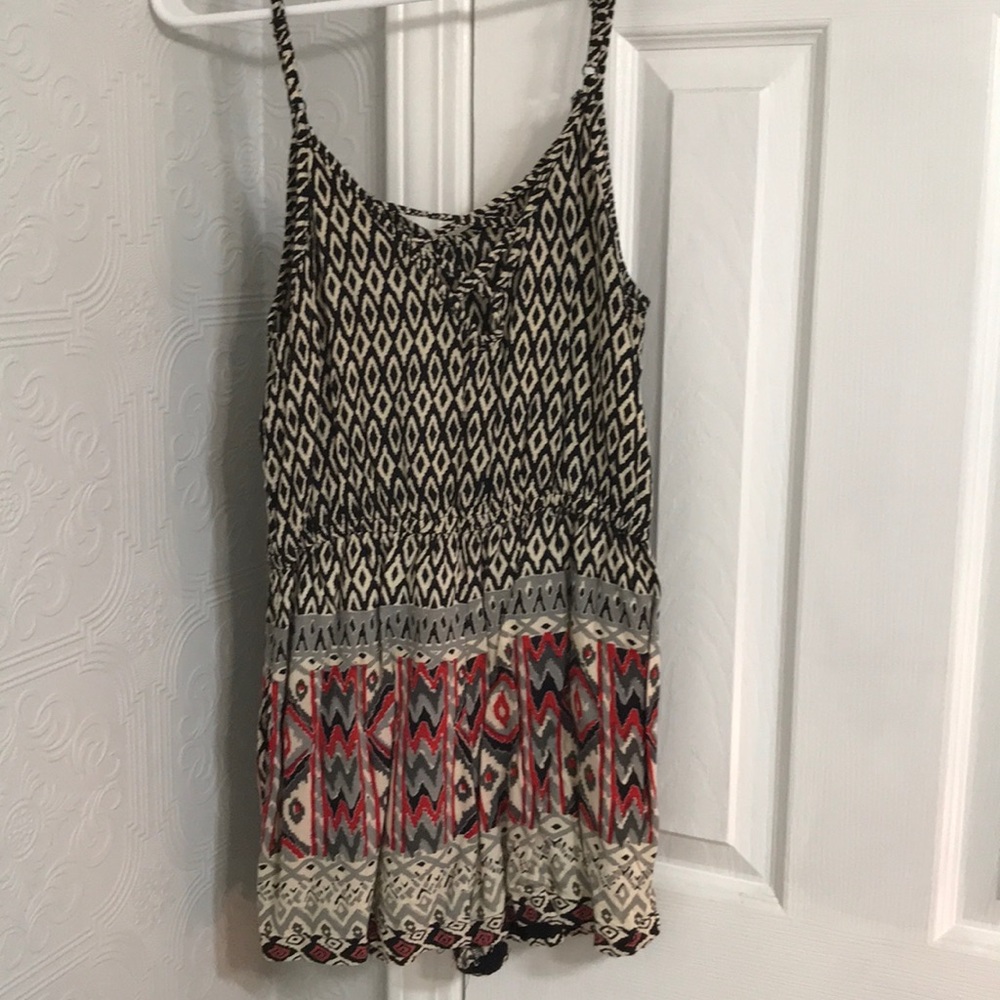 Patterned Romper - Picture 2 of 2